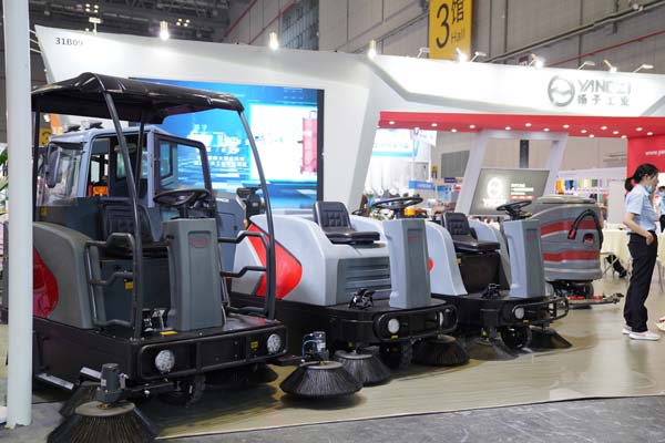 想買掃地車，電動好還是油的好