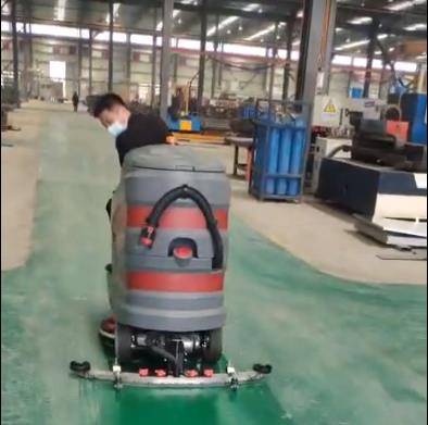 車間地坪清理困難？該怎么選擇合適的洗地機(jī)呢？